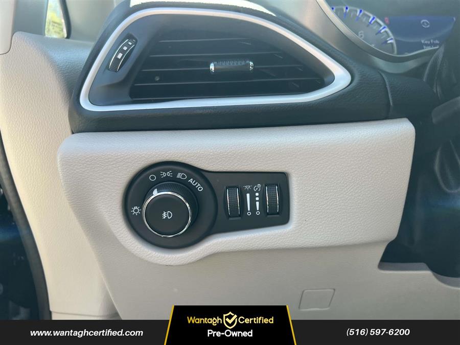 2022 Chrysler Pacifica Touring L FWD, available for sale in Wantagh, New York | Wantagh Certified. Wantagh, New York 2022 Chrysler Pacifica Touring L FWD, available for sale in Wantagh, New York | Wantagh Certified. Wantagh, New York