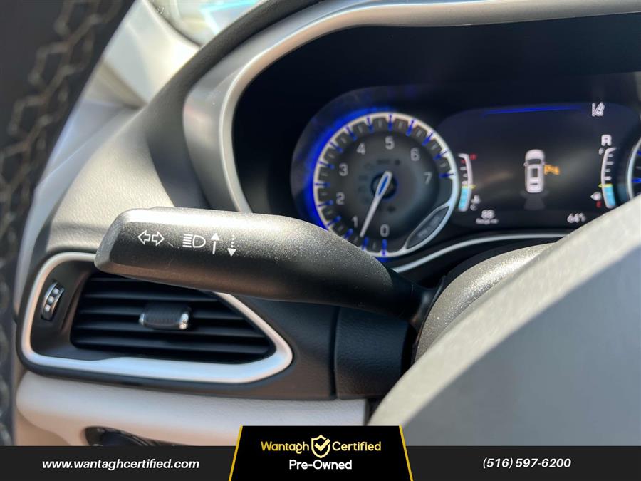 2022 Chrysler Pacifica Touring L FWD, available for sale in Wantagh, New York | Wantagh Certified. Wantagh, New York 2022 Chrysler Pacifica Touring L FWD, available for sale in Wantagh, New York | Wantagh Certified. Wantagh, New York