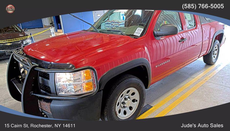 Used 2013 Chevrolet Silverado 1500 Extended Cab in Wolcott, New York | Auto Hunter CNY. Wolcott, New York