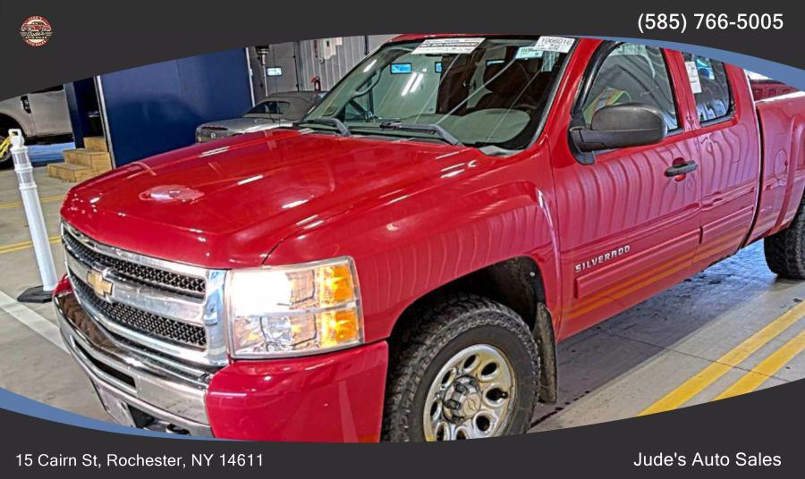 Used 2010 Chevrolet Silverado 1500 Extended Cab in Wolcott, New York | Auto Hunter CNY. Wolcott, New York
