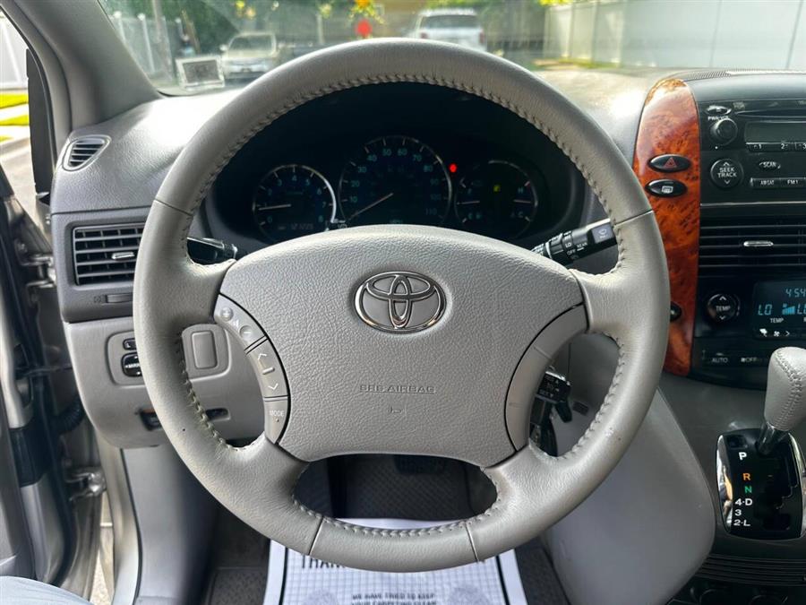 2006 Toyota Sienna XLE 7 Passenger 4dr Mini Van, available for sale in Hempstead, New York | VIP Auto Credit Express. Hempstead, New York 2006 Toyota Sienna XLE 7 Passenger 4dr Mini Van, available for sale in Hempstead, New York | VIP Auto Credit Express. Hempstead, New York