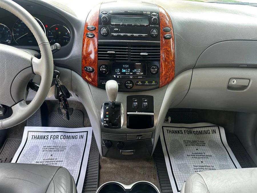 2006 Toyota Sienna XLE 7 Passenger 4dr Mini Van, available for sale in Hempstead, New York | VIP Auto Credit Express. Hempstead, New York 2006 Toyota Sienna XLE 7 Passenger 4dr Mini Van, available for sale in Hempstead, New York | VIP Auto Credit Express. Hempstead, New York