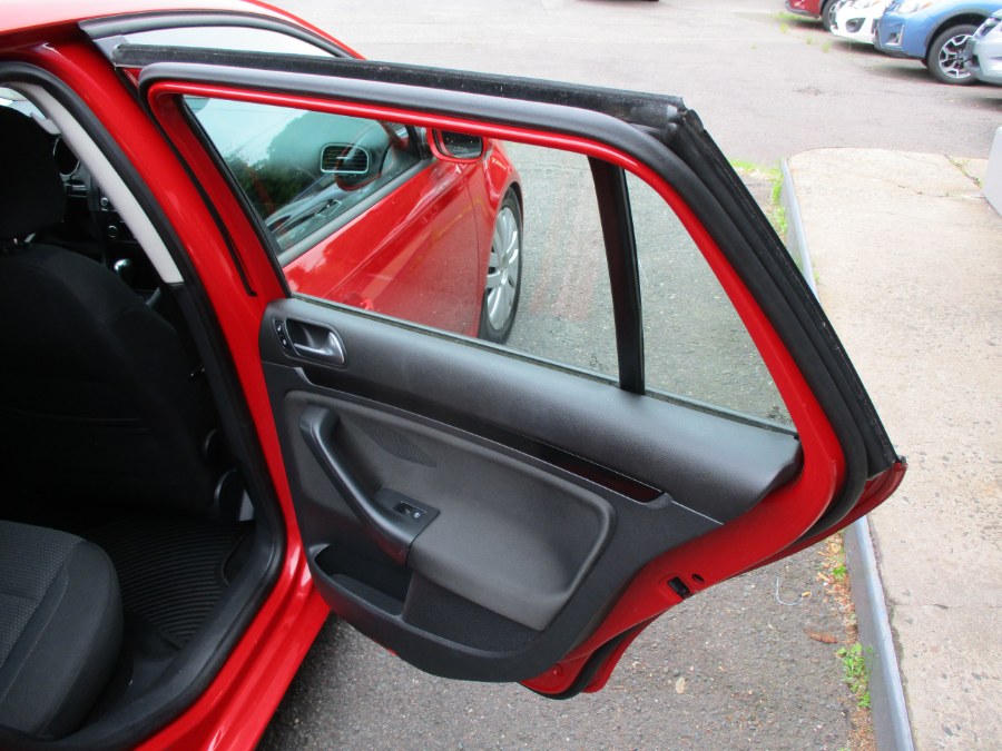 2013 Volkswagen Jetta SportWagen 4dr Auto SE w/Sunroof PZEV, available for sale in Meriden, Connecticut | Cos Central Auto. Meriden, Connecticut 2013 Volkswagen Jetta SportWagen 4dr Auto SE w/Sunroof PZEV, available for sale in Meriden, Connecticut | Cos Central Auto. Meriden, Connecticut