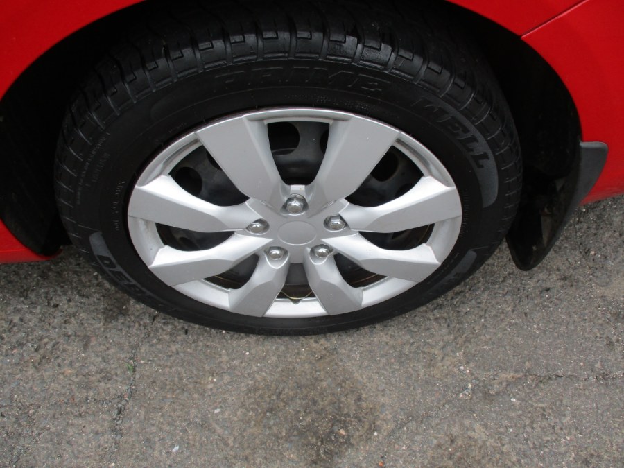 2013 Volkswagen Jetta SportWagen 4dr Auto SE w/Sunroof PZEV, available for sale in Meriden, Connecticut | Cos Central Auto. Meriden, Connecticut 2013 Volkswagen Jetta SportWagen 4dr Auto SE w/Sunroof PZEV, available for sale in Meriden, Connecticut | Cos Central Auto. Meriden, Connecticut