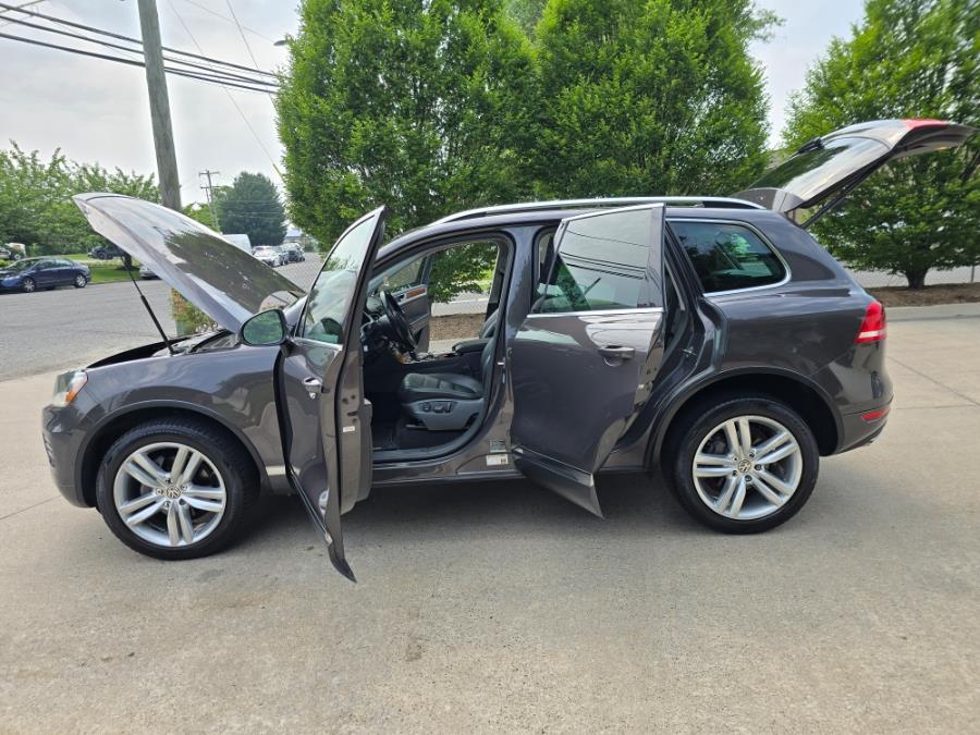 2012 Volkswagen Touareg 4dr TDI Lux, available for sale in Philadelphia, Pennsylvania | Eugen's Auto Sales & Repairs. Philadelphia, Pennsylvania 2012 Volkswagen Touareg 4dr TDI Lux, available for sale in Philadelphia, Pennsylvania | Eugen's Auto Sales & Repairs. Philadelphia, Pennsylvania