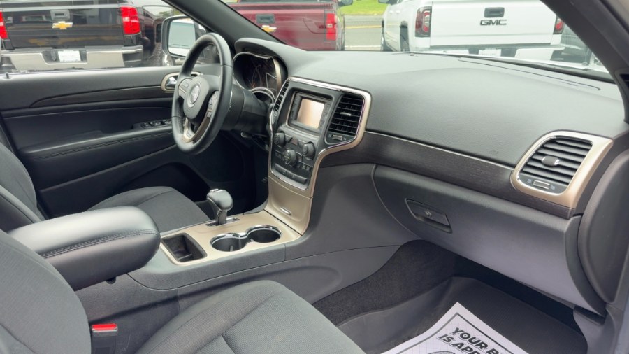 2014 Jeep Grand Cherokee 4WD 4dr Laredo, available for sale in Waterbury, Connecticut | West End Automotive Center. Waterbury, Connecticut 2014 Jeep Grand Cherokee 4WD 4dr Laredo, available for sale in Waterbury, Connecticut | West End Automotive Center. Waterbury, Connecticut