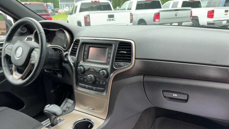 2014 Jeep Grand Cherokee 4WD 4dr Laredo, available for sale in Waterbury, Connecticut | West End Automotive Center. Waterbury, Connecticut 2014 Jeep Grand Cherokee 4WD 4dr Laredo, available for sale in Waterbury, Connecticut | West End Automotive Center. Waterbury, Connecticut