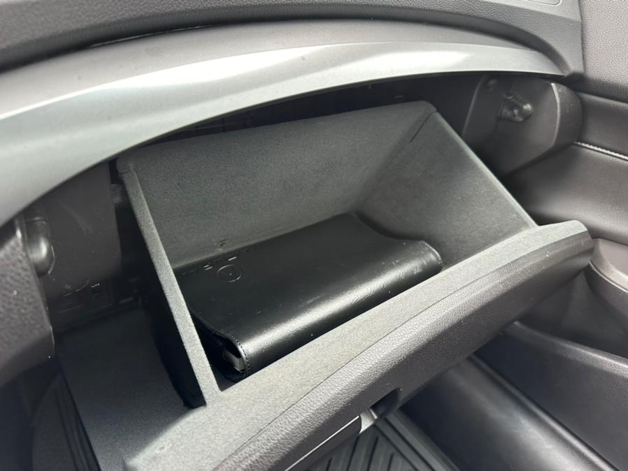 2013 Acura ILX 4dr Sdn 2.0L Premium Pkg, available for sale in South Windsor, Connecticut | Mike And Tony Auto Sales, Inc. South Windsor, Connecticut 2013 Acura ILX 4dr Sdn 2.0L Premium Pkg, available for sale in South Windsor, Connecticut | Mike And Tony Auto Sales, Inc. South Windsor, Connecticut