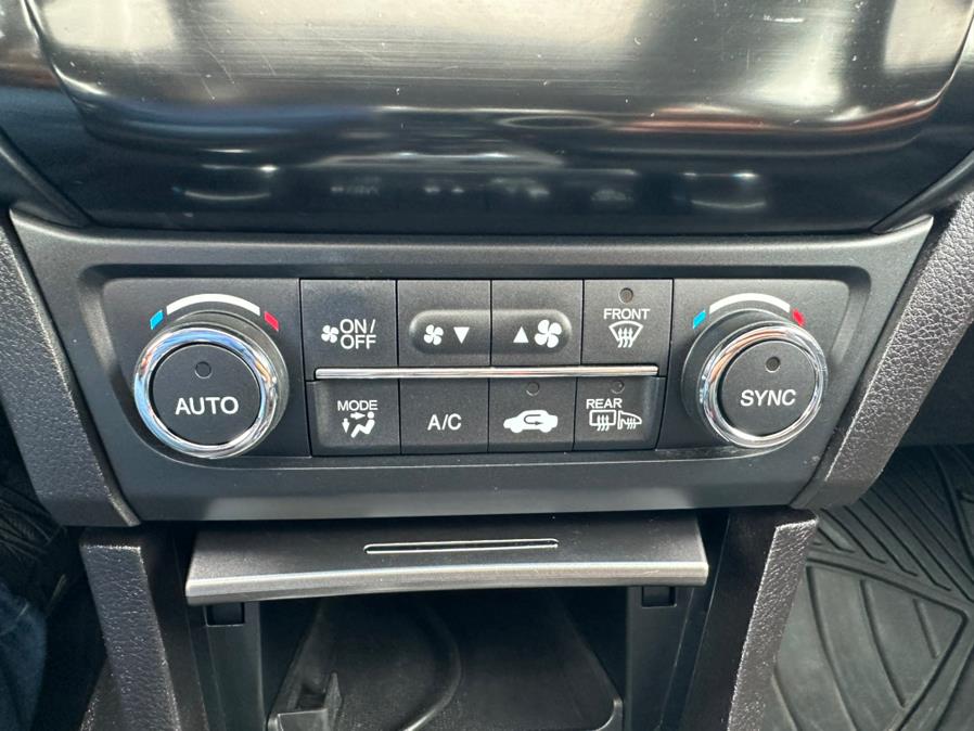 2013 Acura ILX 4dr Sdn 2.0L Premium Pkg, available for sale in South Windsor, Connecticut | Mike And Tony Auto Sales, Inc. South Windsor, Connecticut 2013 Acura ILX 4dr Sdn 2.0L Premium Pkg, available for sale in South Windsor, Connecticut | Mike And Tony Auto Sales, Inc. South Windsor, Connecticut