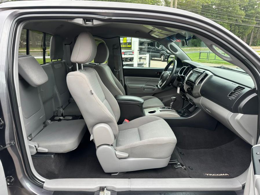 2014 Toyota Tacoma 4WD Access Cab V6 MT (Natl), available for sale in South Windsor, Connecticut | Mike And Tony Auto Sales, Inc. South Windsor, Connecticut 2014 Toyota Tacoma 4WD Access Cab V6 MT (Natl), available for sale in South Windsor, Connecticut | Mike And Tony Auto Sales, Inc. South Windsor, Connecticut