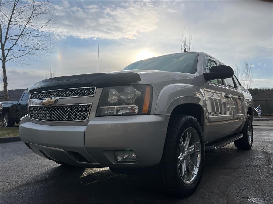 2009 Chevrolet Avalanche 4WD Crew Cab 130" LT w/1LT, available for sale in Canton, Connecticut | Lava Motors. Canton, Connecticut 2009 Chevrolet Avalanche 4WD Crew Cab 130" LT w/1LT, available for sale in Canton, Connecticut | Lava Motors. Canton, Connecticut