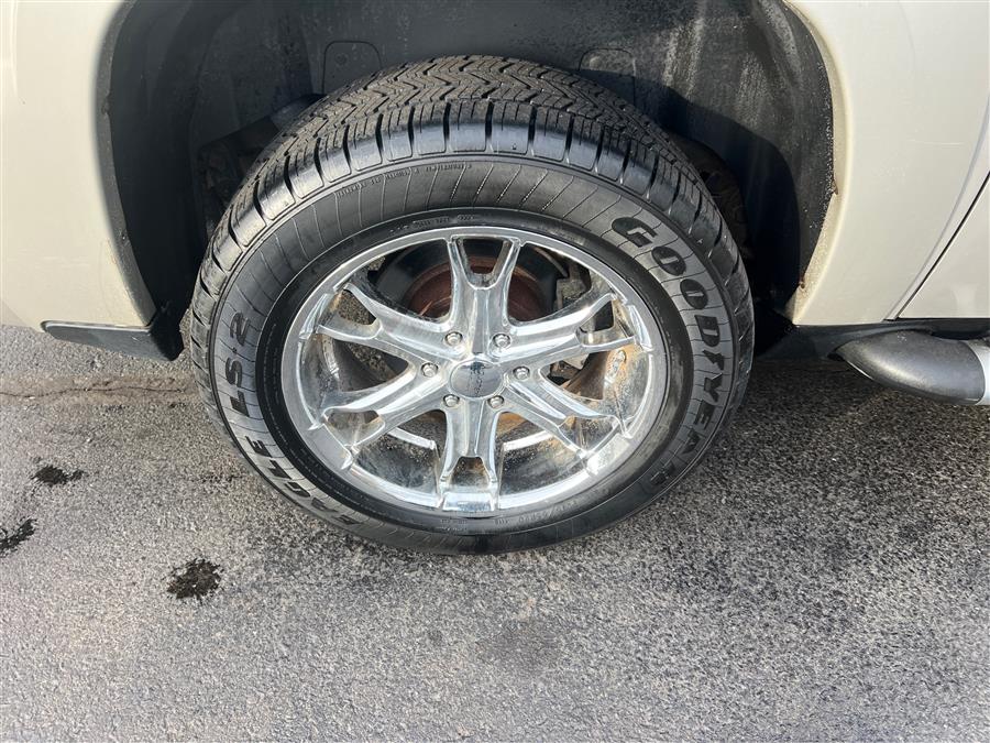 2009 Chevrolet Avalanche 4WD Crew Cab 130" LT w/1LT, available for sale in Canton, Connecticut | Lava Motors. Canton, Connecticut 2009 Chevrolet Avalanche 4WD Crew Cab 130" LT w/1LT, available for sale in Canton, Connecticut | Lava Motors. Canton, Connecticut