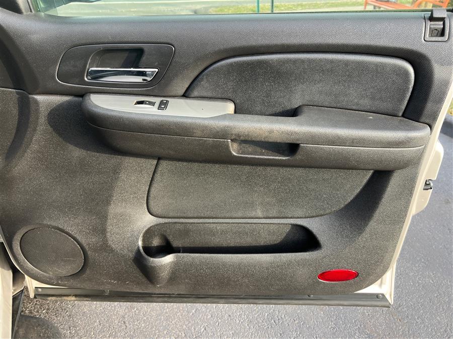 2009 Chevrolet Avalanche 4WD Crew Cab 130" LT w/1LT, available for sale in Canton, Connecticut | Lava Motors. Canton, Connecticut 2009 Chevrolet Avalanche 4WD Crew Cab 130" LT w/1LT, available for sale in Canton, Connecticut | Lava Motors. Canton, Connecticut