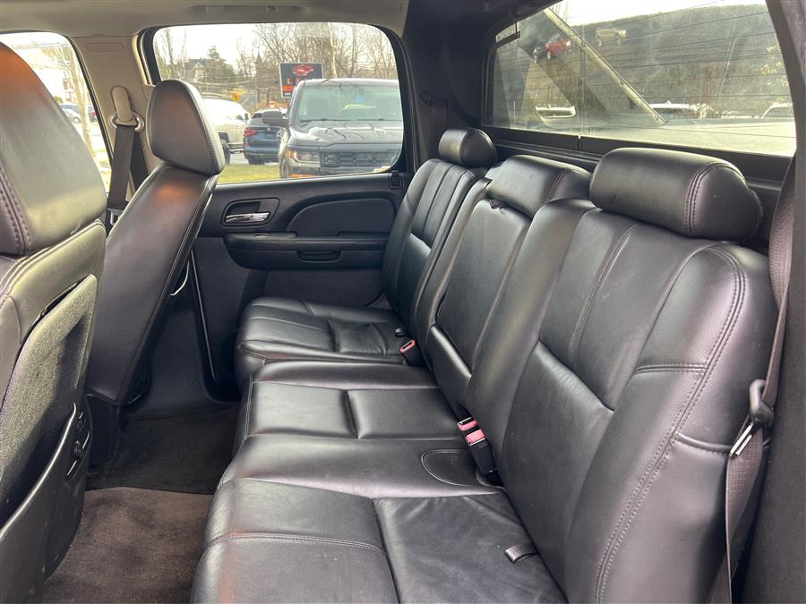 2009 Chevrolet Avalanche 4WD Crew Cab 130" LT w/1LT, available for sale in Canton, Connecticut | Lava Motors. Canton, Connecticut 2009 Chevrolet Avalanche 4WD Crew Cab 130" LT w/1LT, available for sale in Canton, Connecticut | Lava Motors. Canton, Connecticut
