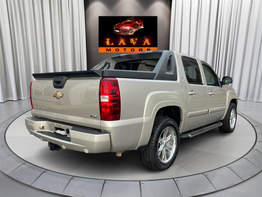 2009 Chevrolet Avalanche 4WD Crew Cab 130" LT w/1LT, available for sale in Canton, Connecticut | Lava Motors. Canton, Connecticut 2009 Chevrolet Avalanche 4WD Crew Cab 130" LT w/1LT, available for sale in Canton, Connecticut | Lava Motors. Canton, Connecticut