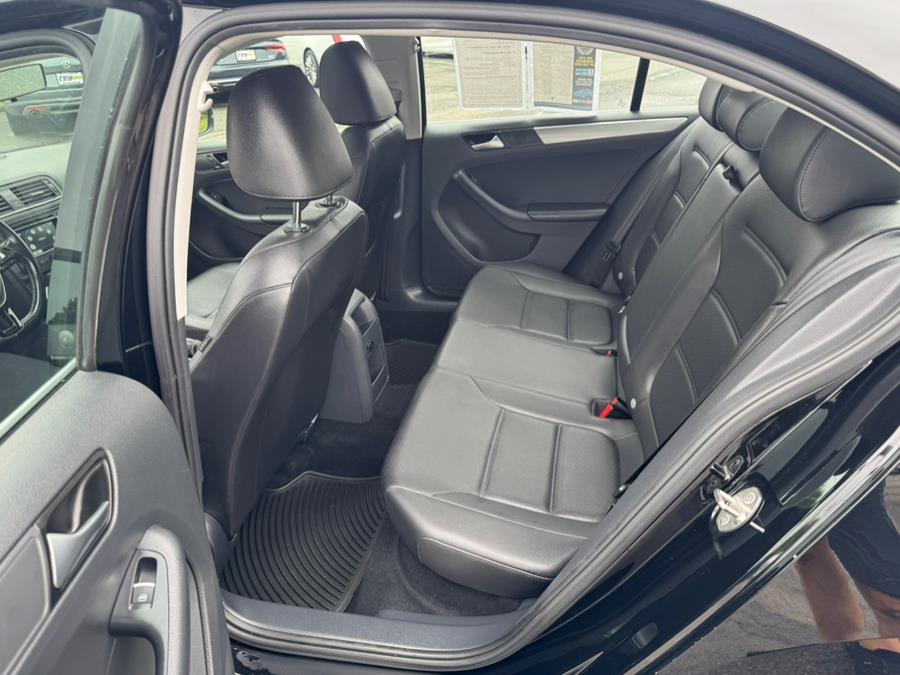 2015 Volkswagen Jetta Sedan 4dr Auto 1.8T SE w/Connectivity/Navigation, available for sale in Berlin, Connecticut | Tru Auto Mall. Berlin, Connecticut 2015 Volkswagen Jetta Sedan 4dr Auto 1.8T SE w/Connectivity/Navigation, available for sale in Berlin, Connecticut | Tru Auto Mall. Berlin, Connecticut