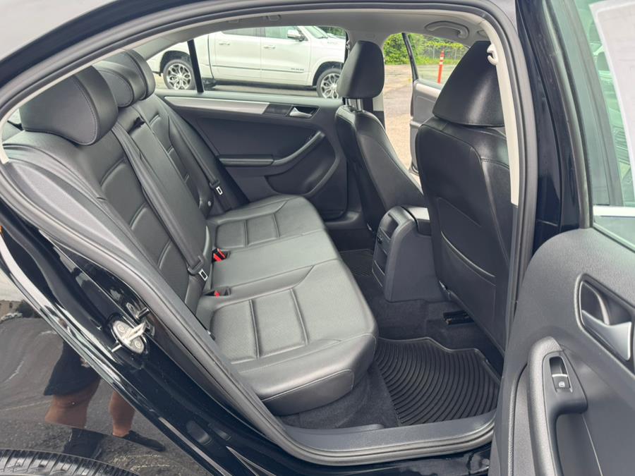 2015 Volkswagen Jetta Sedan 4dr Auto 1.8T SE w/Connectivity/Navigation, available for sale in Berlin, Connecticut | Tru Auto Mall. Berlin, Connecticut 2015 Volkswagen Jetta Sedan 4dr Auto 1.8T SE w/Connectivity/Navigation, available for sale in Berlin, Connecticut | Tru Auto Mall. Berlin, Connecticut