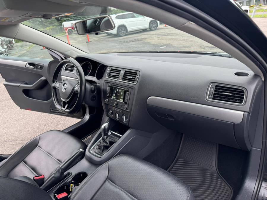 2015 Volkswagen Jetta Sedan 4dr Auto 1.8T SE w/Connectivity/Navigation, available for sale in Berlin, Connecticut | Tru Auto Mall. Berlin, Connecticut 2015 Volkswagen Jetta Sedan 4dr Auto 1.8T SE w/Connectivity/Navigation, available for sale in Berlin, Connecticut | Tru Auto Mall. Berlin, Connecticut