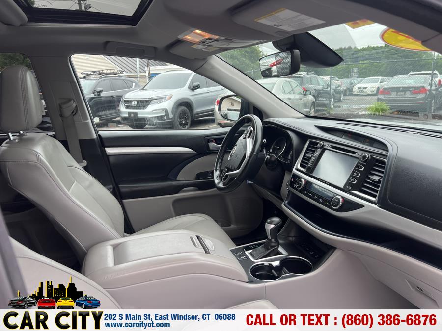 2017 Toyota Highlander XLE V6 AWD (Natl), available for sale in East Windsor, Connecticut | Car City LLC. East Windsor, Connecticut 2017 Toyota Highlander XLE V6 AWD (Natl), available for sale in East Windsor, Connecticut | Car City LLC. East Windsor, Connecticut