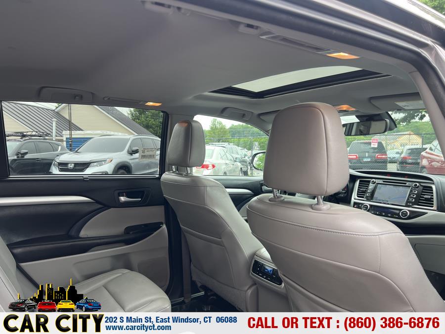 2017 Toyota Highlander XLE V6 AWD (Natl), available for sale in East Windsor, Connecticut | Car City LLC. East Windsor, Connecticut 2017 Toyota Highlander XLE V6 AWD (Natl), available for sale in East Windsor, Connecticut | Car City LLC. East Windsor, Connecticut