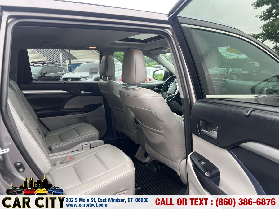 2017 Toyota Highlander XLE V6 AWD (Natl), available for sale in East Windsor, Connecticut | Car City LLC. East Windsor, Connecticut 2017 Toyota Highlander XLE V6 AWD (Natl), available for sale in East Windsor, Connecticut | Car City LLC. East Windsor, Connecticut