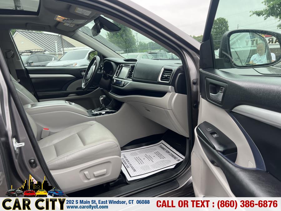 2017 Toyota Highlander XLE V6 AWD (Natl), available for sale in East Windsor, Connecticut | Car City LLC. East Windsor, Connecticut 2017 Toyota Highlander XLE V6 AWD (Natl), available for sale in East Windsor, Connecticut | Car City LLC. East Windsor, Connecticut