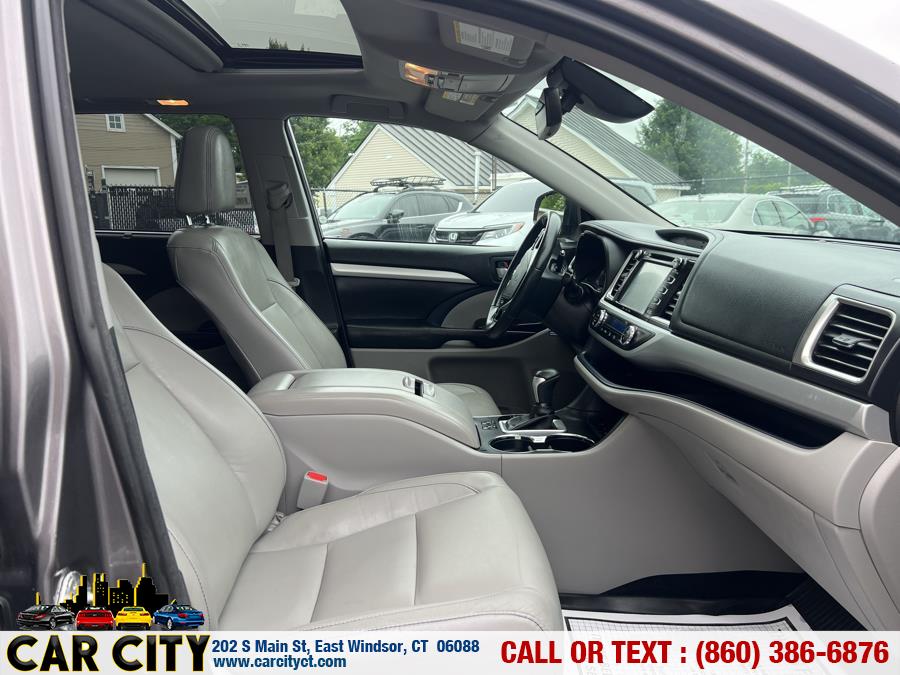2017 Toyota Highlander XLE V6 AWD (Natl), available for sale in East Windsor, Connecticut | Car City LLC. East Windsor, Connecticut 2017 Toyota Highlander XLE V6 AWD (Natl), available for sale in East Windsor, Connecticut | Car City LLC. East Windsor, Connecticut