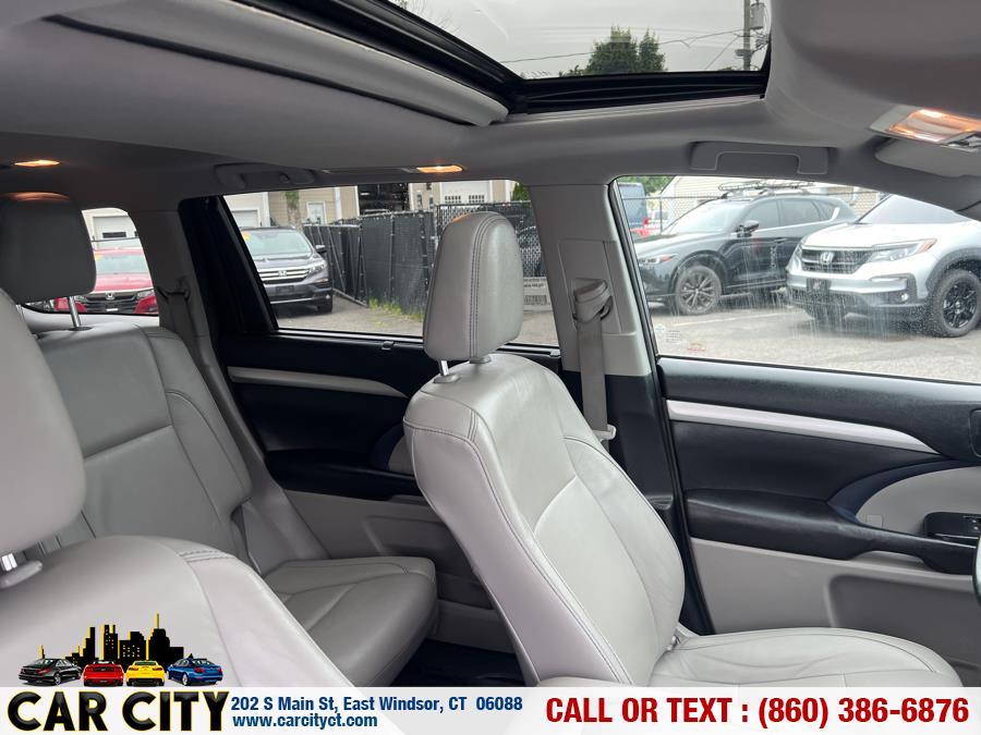 2017 Toyota Highlander XLE V6 AWD (Natl), available for sale in East Windsor, Connecticut | Car City LLC. East Windsor, Connecticut 2017 Toyota Highlander XLE V6 AWD (Natl), available for sale in East Windsor, Connecticut | Car City LLC. East Windsor, Connecticut