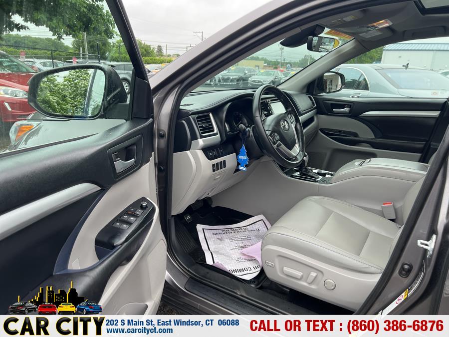 2017 Toyota Highlander XLE V6 AWD (Natl), available for sale in East Windsor, Connecticut | Car City LLC. East Windsor, Connecticut 2017 Toyota Highlander XLE V6 AWD (Natl), available for sale in East Windsor, Connecticut | Car City LLC. East Windsor, Connecticut