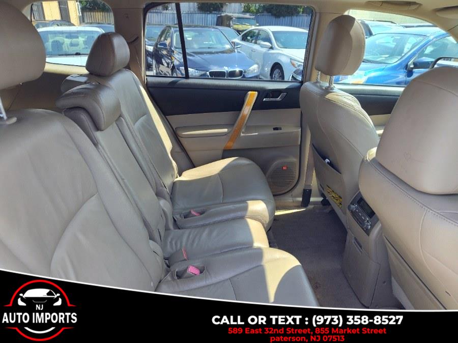 2008 Toyota Highlander Hybrid 4WD 4dr Limited w/3rd Row (Natl), available for sale in Paterson, New Jersey | NJ Auto Imports. Paterson, New Jersey 2008 Toyota Highlander Hybrid 4WD 4dr Limited w/3rd Row (Natl), available for sale in Paterson, New Jersey | NJ Auto Imports. Paterson, New Jersey