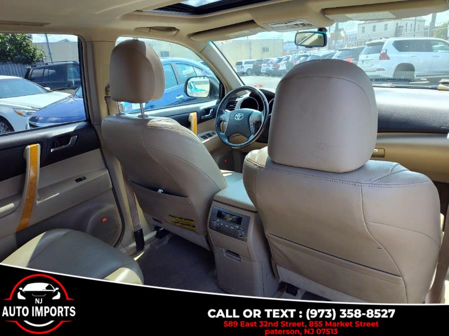 2008 Toyota Highlander Hybrid 4WD 4dr Limited w/3rd Row (Natl), available for sale in Paterson, New Jersey | NJ Auto Imports. Paterson, New Jersey 2008 Toyota Highlander Hybrid 4WD 4dr Limited w/3rd Row (Natl), available for sale in Paterson, New Jersey | NJ Auto Imports. Paterson, New Jersey