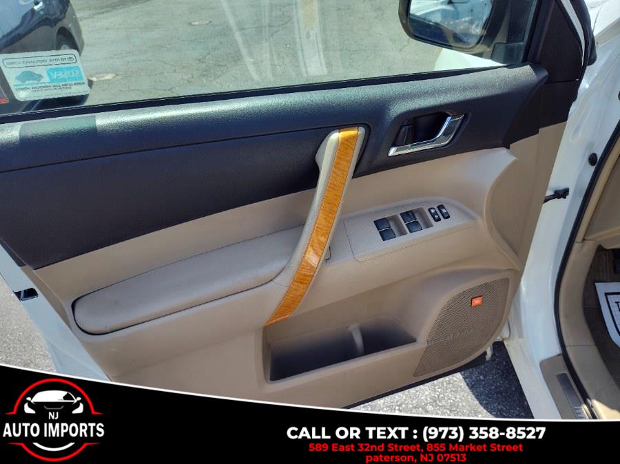 2008 Toyota Highlander Hybrid 4WD 4dr Limited w/3rd Row (Natl), available for sale in Paterson, New Jersey | NJ Auto Imports. Paterson, New Jersey 2008 Toyota Highlander Hybrid 4WD 4dr Limited w/3rd Row (Natl), available for sale in Paterson, New Jersey | NJ Auto Imports. Paterson, New Jersey