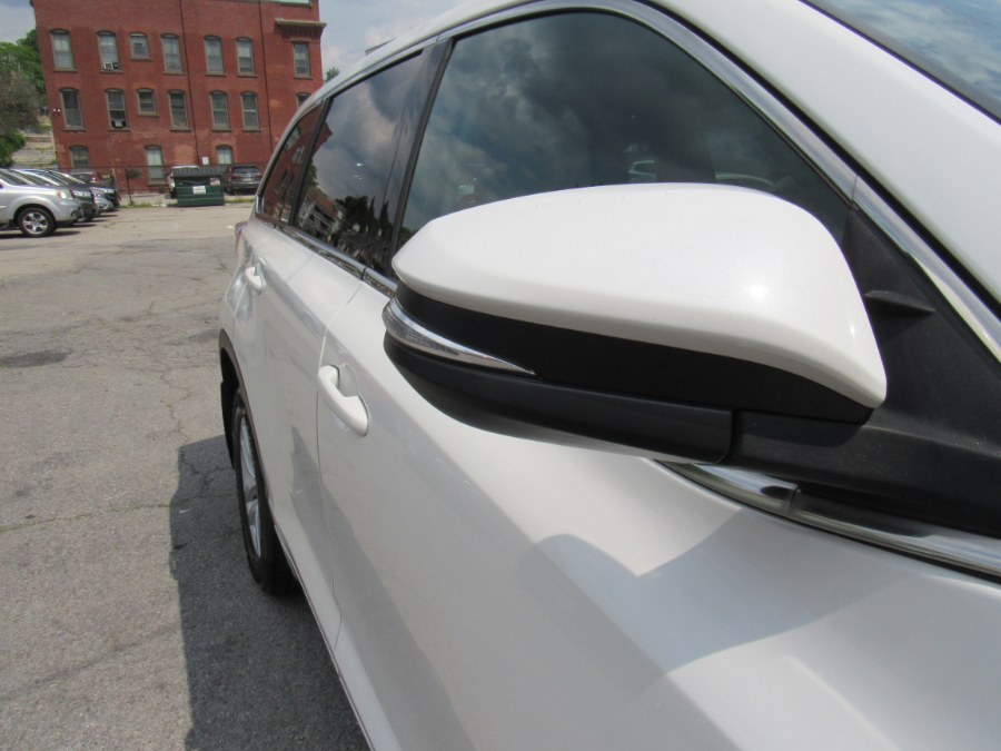 2014 Toyota Highlander LE, available for sale in Worcester, Massachusetts | Hilario's Auto Sales Inc.. Worcester, Massachusetts 2014 Toyota Highlander LE, available for sale in Worcester, Massachusetts | Hilario's Auto Sales Inc.. Worcester, Massachusetts