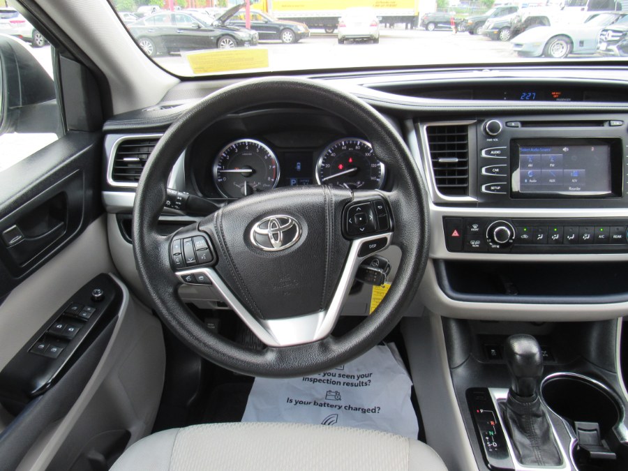 2014 Toyota Highlander LE, available for sale in Worcester, Massachusetts | Hilario's Auto Sales Inc.. Worcester, Massachusetts 2014 Toyota Highlander LE, available for sale in Worcester, Massachusetts | Hilario's Auto Sales Inc.. Worcester, Massachusetts