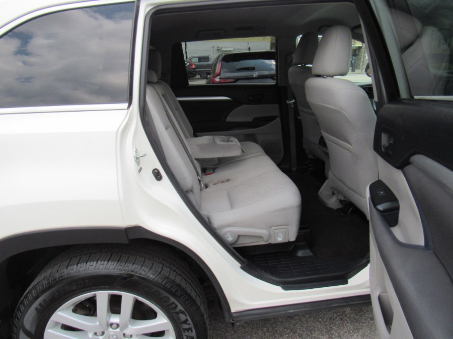 2014 Toyota Highlander LE, available for sale in Worcester, Massachusetts | Hilario's Auto Sales Inc.. Worcester, Massachusetts 2014 Toyota Highlander LE, available for sale in Worcester, Massachusetts | Hilario's Auto Sales Inc.. Worcester, Massachusetts