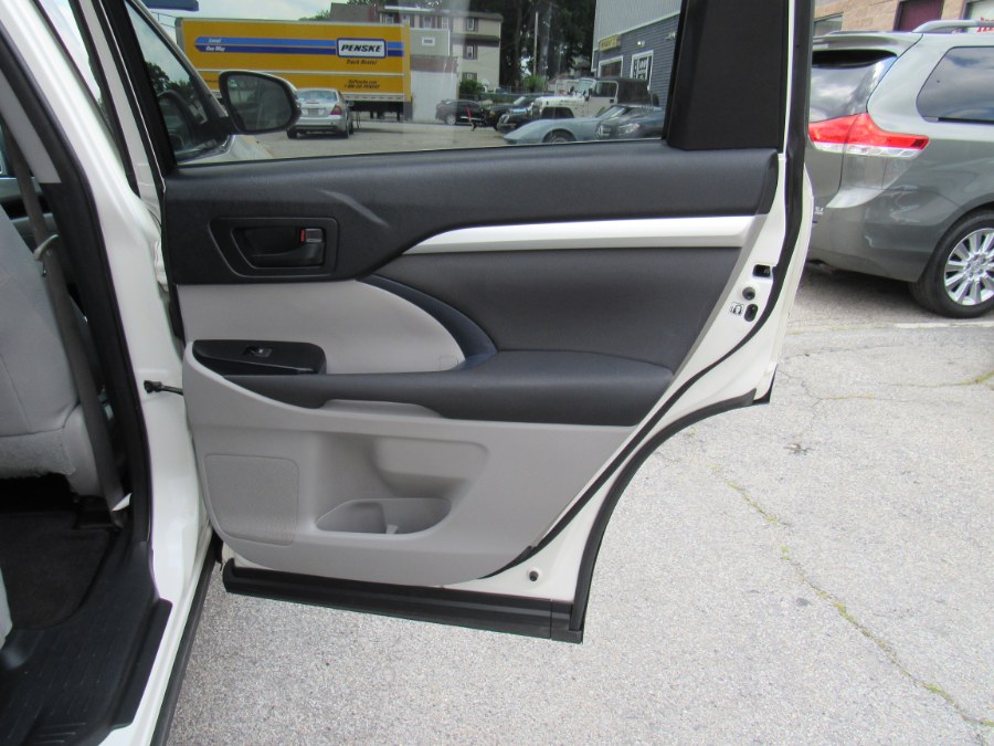 2014 Toyota Highlander LE, available for sale in Worcester, Massachusetts | Hilario's Auto Sales Inc.. Worcester, Massachusetts 2014 Toyota Highlander LE, available for sale in Worcester, Massachusetts | Hilario's Auto Sales Inc.. Worcester, Massachusetts