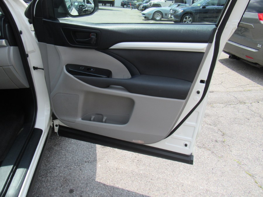 2014 Toyota Highlander LE, available for sale in Worcester, Massachusetts | Hilario's Auto Sales Inc.. Worcester, Massachusetts 2014 Toyota Highlander LE, available for sale in Worcester, Massachusetts | Hilario's Auto Sales Inc.. Worcester, Massachusetts