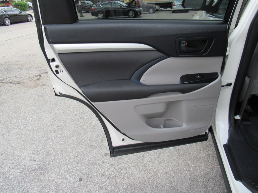 2014 Toyota Highlander LE, available for sale in Worcester, Massachusetts | Hilario's Auto Sales Inc.. Worcester, Massachusetts 2014 Toyota Highlander LE, available for sale in Worcester, Massachusetts | Hilario's Auto Sales Inc.. Worcester, Massachusetts