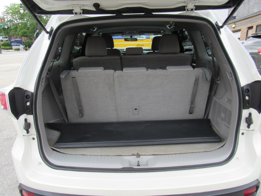 2014 Toyota Highlander LE, available for sale in Worcester, Massachusetts | Hilario's Auto Sales Inc.. Worcester, Massachusetts 2014 Toyota Highlander LE, available for sale in Worcester, Massachusetts | Hilario's Auto Sales Inc.. Worcester, Massachusetts