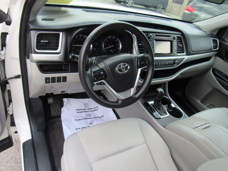 2014 Toyota Highlander LE, available for sale in Worcester, Massachusetts | Hilario's Auto Sales Inc.. Worcester, Massachusetts 2014 Toyota Highlander LE, available for sale in Worcester, Massachusetts | Hilario's Auto Sales Inc.. Worcester, Massachusetts