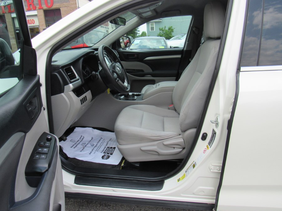 2014 Toyota Highlander LE, available for sale in Worcester, Massachusetts | Hilario's Auto Sales Inc.. Worcester, Massachusetts 2014 Toyota Highlander LE, available for sale in Worcester, Massachusetts | Hilario's Auto Sales Inc.. Worcester, Massachusetts