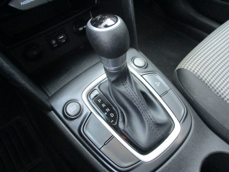 2019 Hyundai Kona SE Auto AWD, available for sale in Meriden, Connecticut | Cos Central Auto. Meriden, Connecticut 2019 Hyundai Kona SE Auto AWD, available for sale in Meriden, Connecticut | Cos Central Auto. Meriden, Connecticut