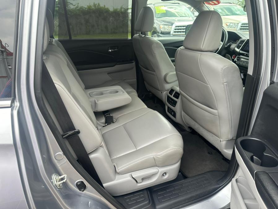 2017 Honda Pilot Touring AWD, available for sale in South Windsor, Connecticut | Mike And Tony Auto Sales, Inc. South Windsor, Connecticut 2017 Honda Pilot Touring AWD, available for sale in South Windsor, Connecticut | Mike And Tony Auto Sales, Inc. South Windsor, Connecticut
