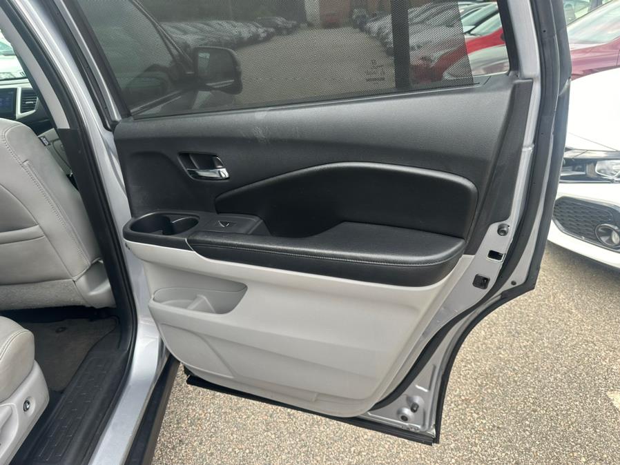 2017 Honda Pilot Touring AWD, available for sale in South Windsor, Connecticut | Mike And Tony Auto Sales, Inc. South Windsor, Connecticut 2017 Honda Pilot Touring AWD, available for sale in South Windsor, Connecticut | Mike And Tony Auto Sales, Inc. South Windsor, Connecticut