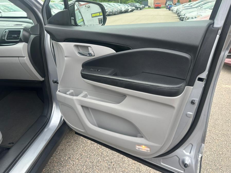 2017 Honda Pilot Touring AWD, available for sale in South Windsor, Connecticut | Mike And Tony Auto Sales, Inc. South Windsor, Connecticut 2017 Honda Pilot Touring AWD, available for sale in South Windsor, Connecticut | Mike And Tony Auto Sales, Inc. South Windsor, Connecticut