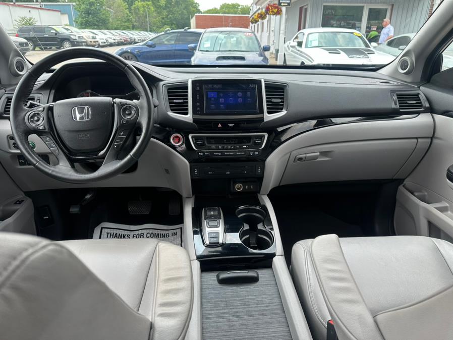 2017 Honda Pilot Touring AWD, available for sale in South Windsor, Connecticut | Mike And Tony Auto Sales, Inc. South Windsor, Connecticut 2017 Honda Pilot Touring AWD, available for sale in South Windsor, Connecticut | Mike And Tony Auto Sales, Inc. South Windsor, Connecticut
