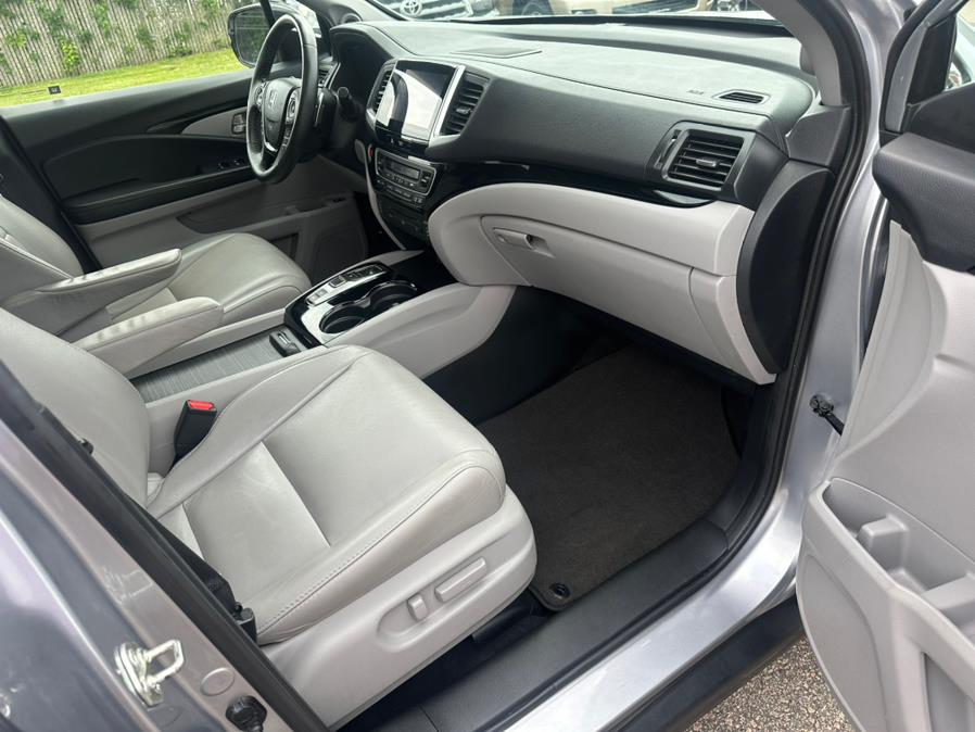 2017 Honda Pilot Touring AWD, available for sale in South Windsor, Connecticut | Mike And Tony Auto Sales, Inc. South Windsor, Connecticut 2017 Honda Pilot Touring AWD, available for sale in South Windsor, Connecticut | Mike And Tony Auto Sales, Inc. South Windsor, Connecticut