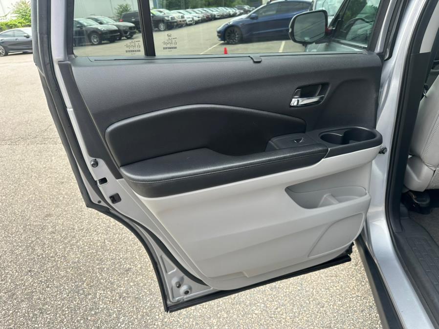 2017 Honda Pilot Touring AWD, available for sale in South Windsor, Connecticut | Mike And Tony Auto Sales, Inc. South Windsor, Connecticut 2017 Honda Pilot Touring AWD, available for sale in South Windsor, Connecticut | Mike And Tony Auto Sales, Inc. South Windsor, Connecticut