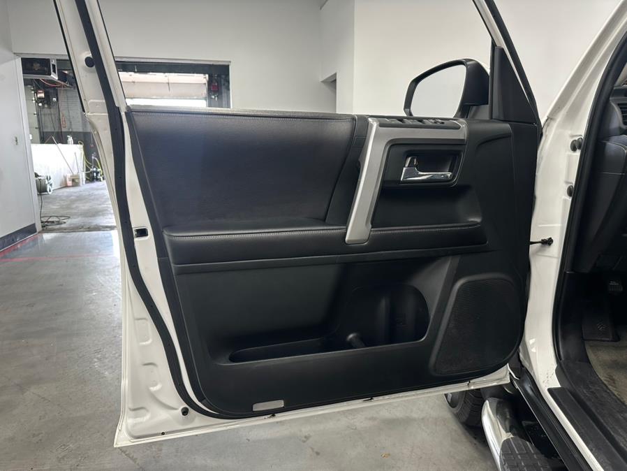 2016 Toyota 4Runner 4WD 4dr V6 SR5 (Natl), available for sale in Elizabeth, New Jersey | M Auto Group. Elizabeth, New Jersey 2016 Toyota 4Runner 4WD 4dr V6 SR5 (Natl), available for sale in Elizabeth, New Jersey | M Auto Group. Elizabeth, New Jersey