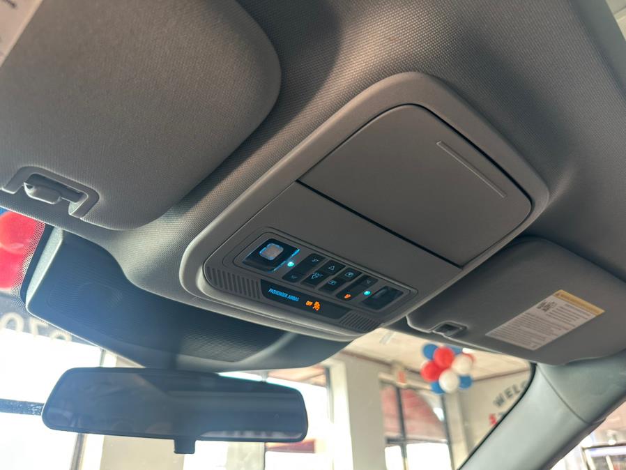 2022 Ford Explorer XLT 4WD, available for sale in Inwood, New York | 5 Towns Drive. Inwood, New York 2022 Ford Explorer XLT 4WD, available for sale in Inwood, New York | 5 Towns Drive. Inwood, New York